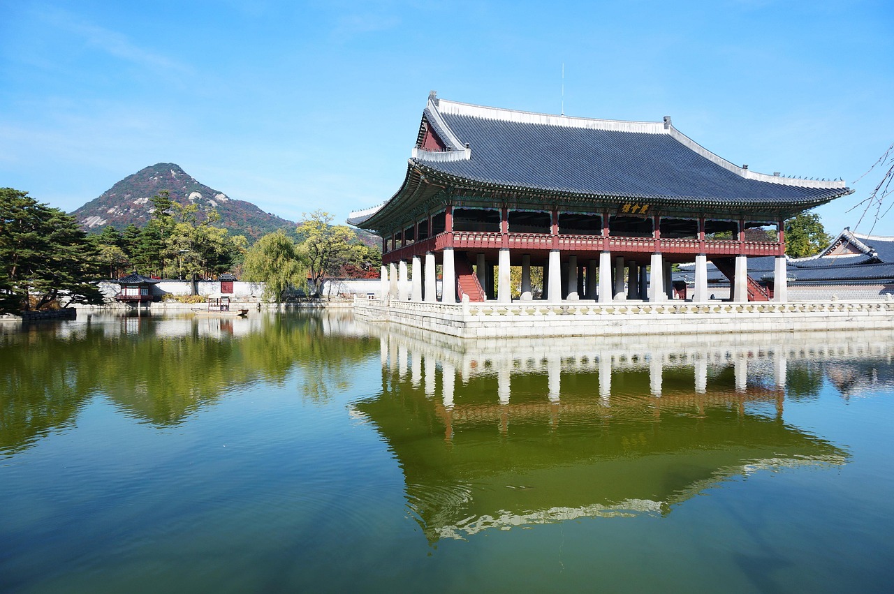 清原南天门景区跳桥的人/清原南天门文化旅游风景区