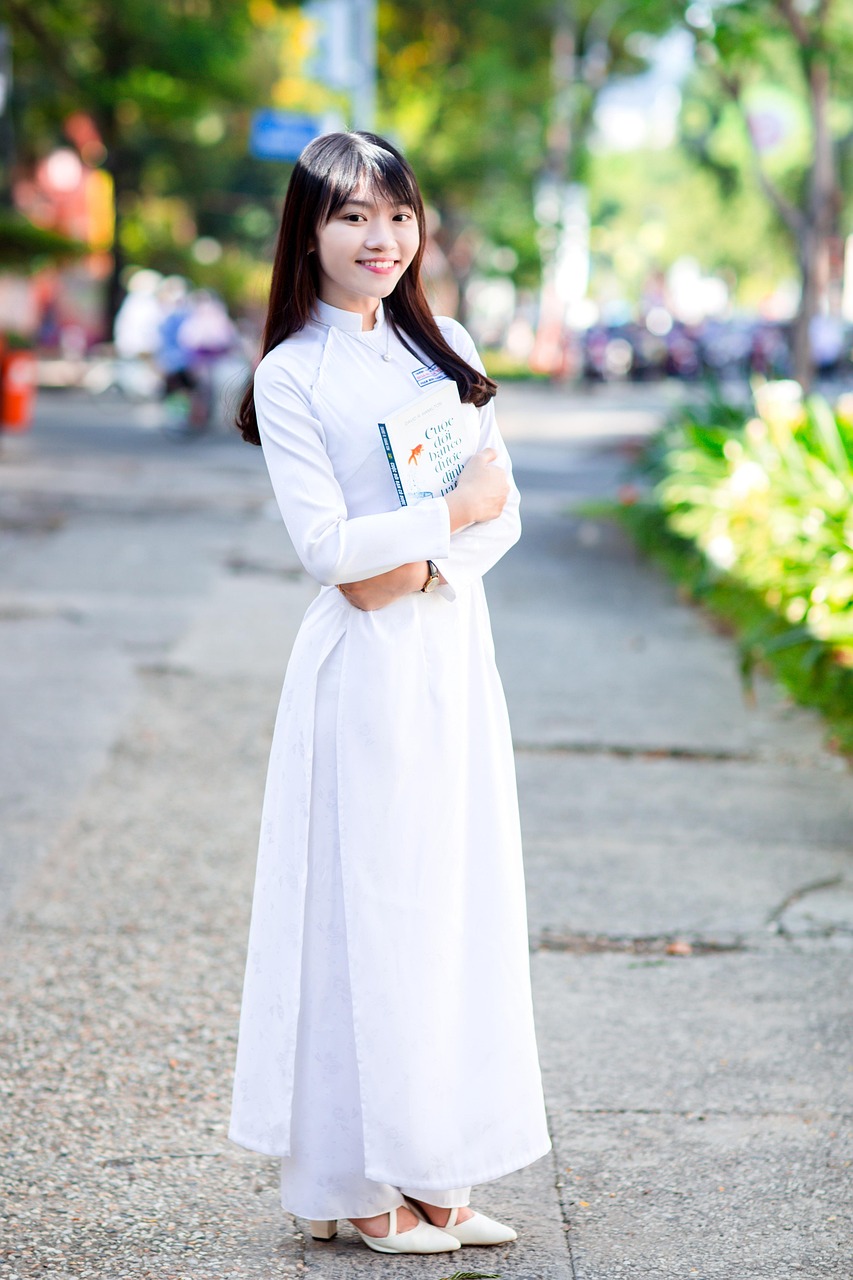 90后女生高职毕业任教清华,清华毕业职场女性