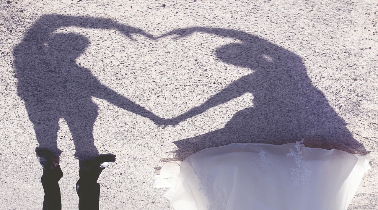 男子离婚后带7个娃全网道歉求复合,离婚带孩子的男人最后是什么结局