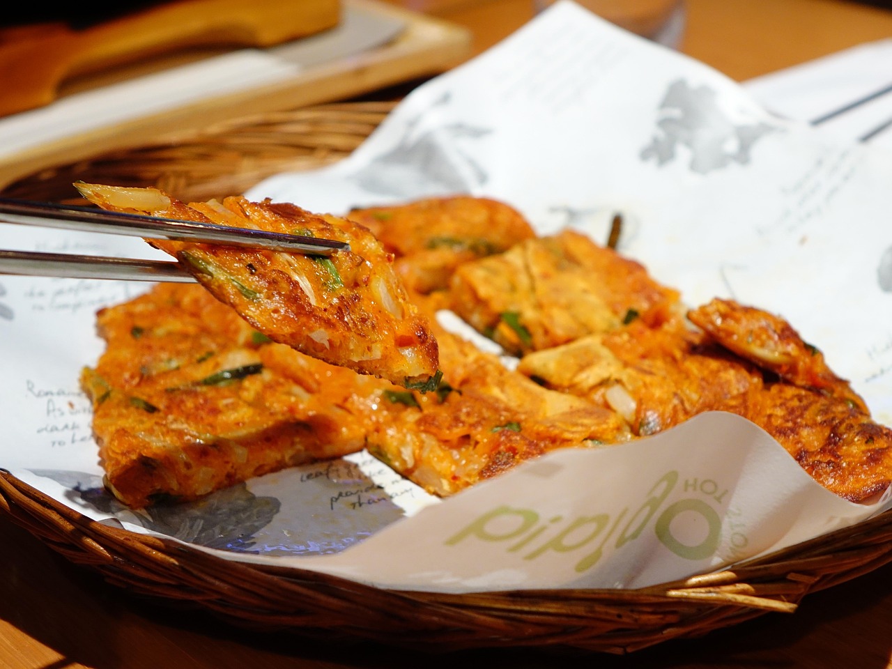深圳地铁回应印度人在车上吃手抓饭,印度挤地铁 深圳地铁回应印度人在车上吃手抓饭,印度挤地铁
