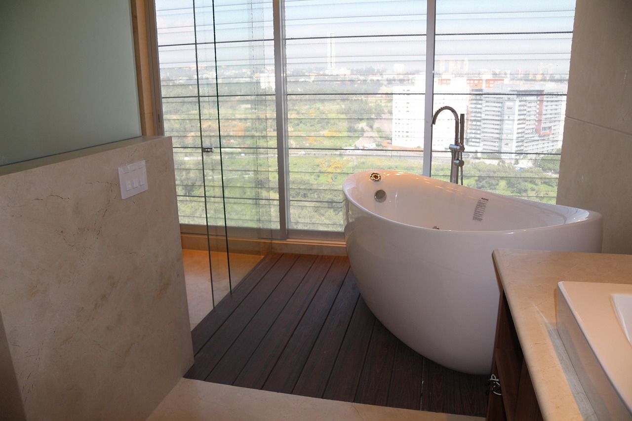 浴室里的光影魔术,打造带飘窗的梦幻空间 浴室里的光影魔术,打造带飘窗的梦幻空间