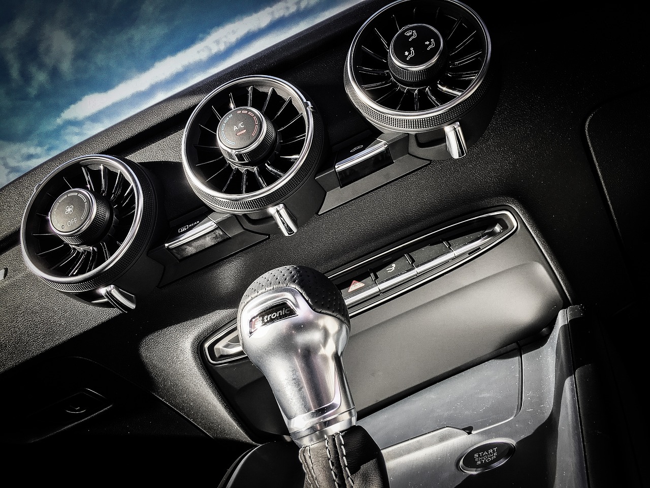 车子保险开关按键好吗?汽车保险在开关前面还是后面 车子保险开关按键好吗?汽车保险在开关前面还是后面