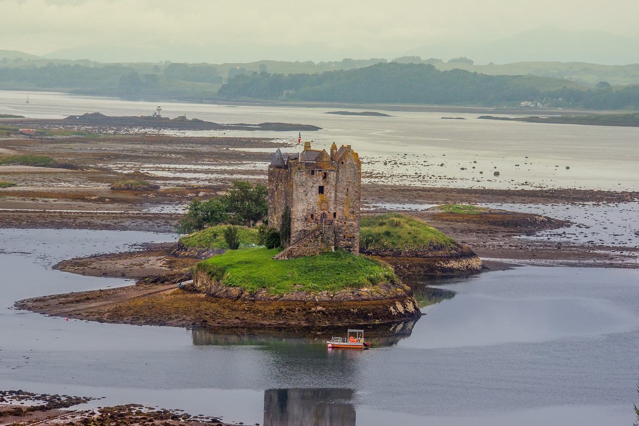 卢浮宫失窃皇冠重见天日,压平的秘密与回归之路 卢浮宫失窃皇冠重见天日,压平的秘密与回归之路