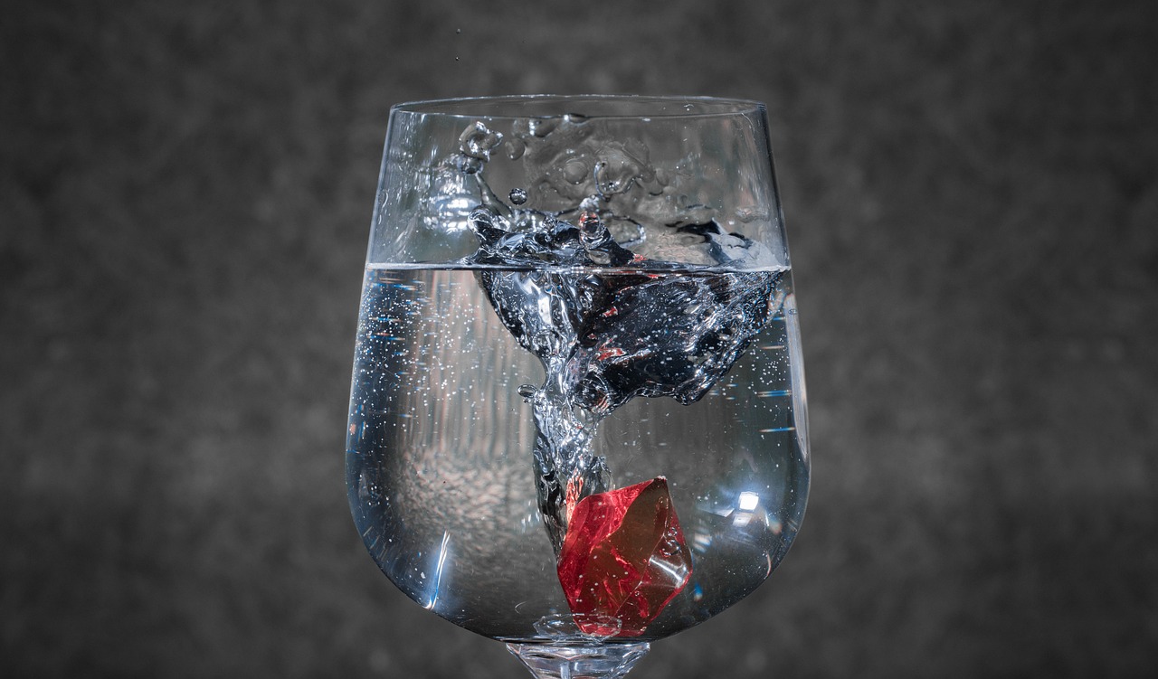 火锅店回应空中座位玻璃碎裂 [火锅玻璃桌]