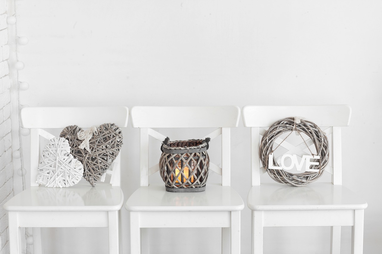 梦见吊顶破了要装修 [梦见家里的吊顶烂了一块]