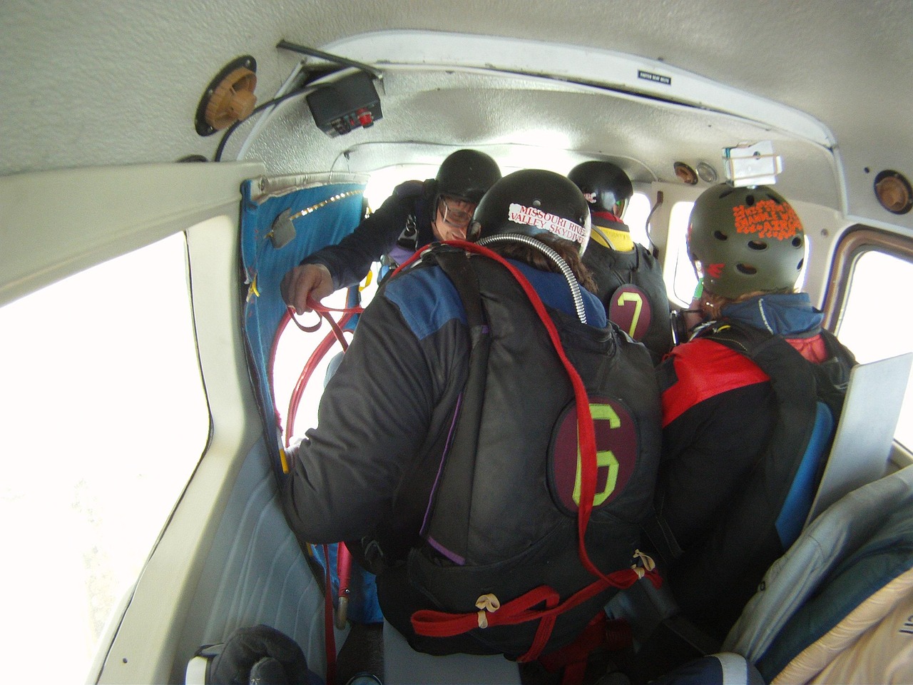 跳伞项目属于什么保险/跳伞项目危险吗