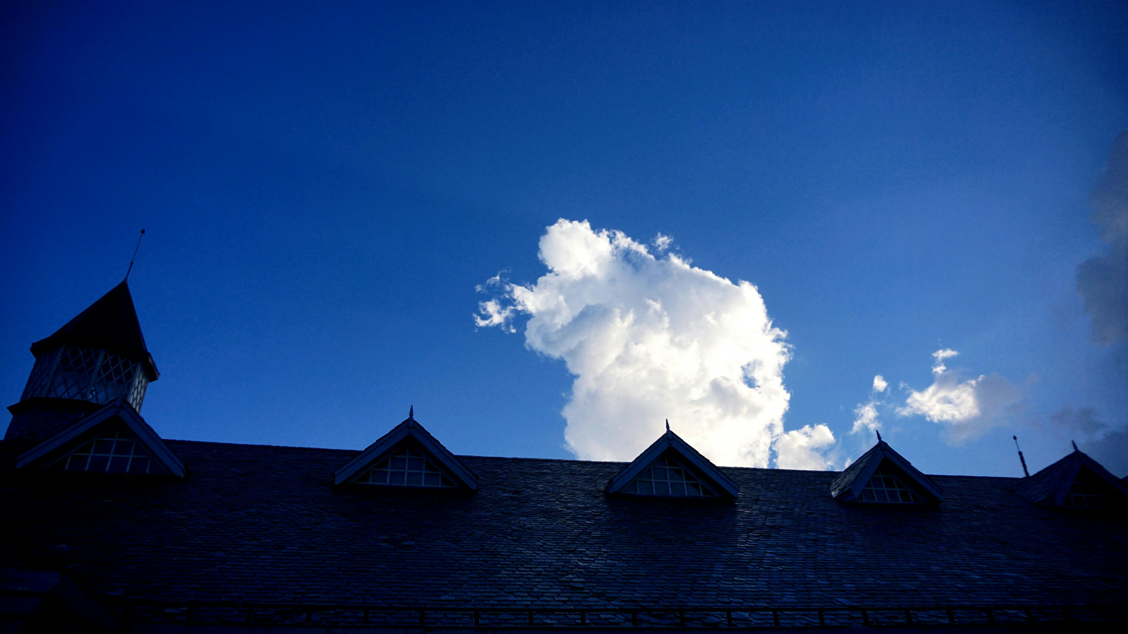 夜空奇观，多地网友共睹神二十一划破天际的壮丽瞬间