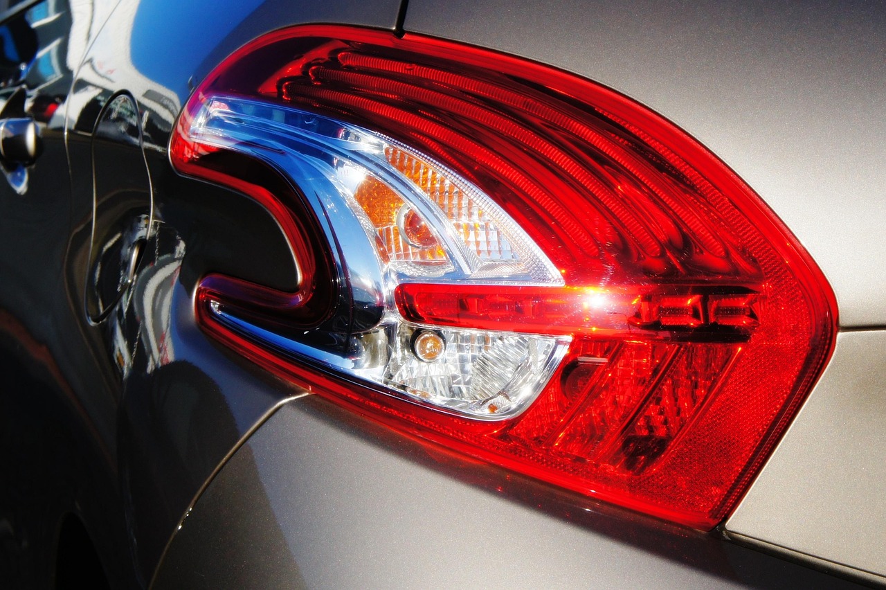 朗逸后保险杠尾灯!朗逸后保险杠反光灯是怎么安装