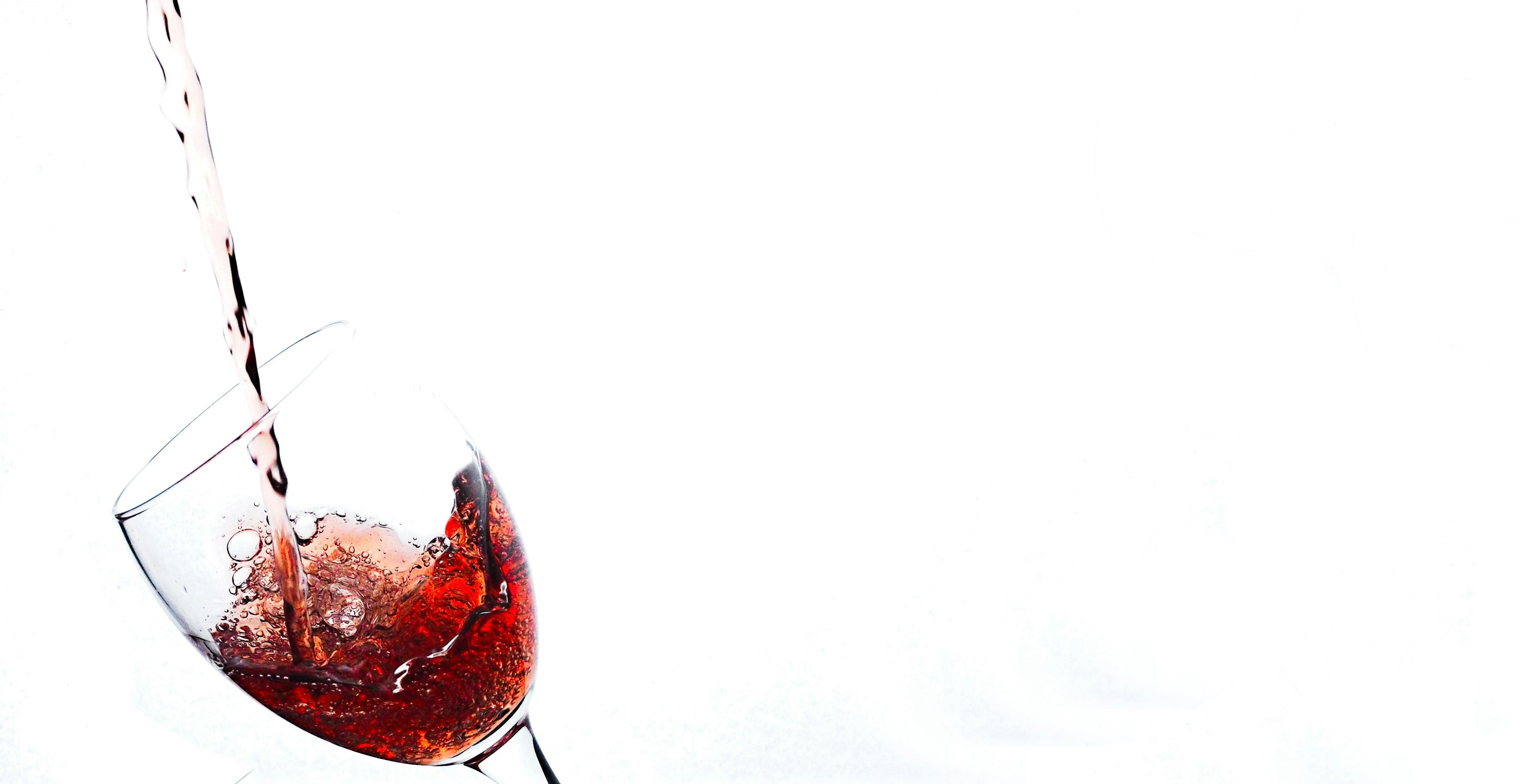 怎样洗红酒渍不伤衣服颜色?怎么洗红酒渍小妙招