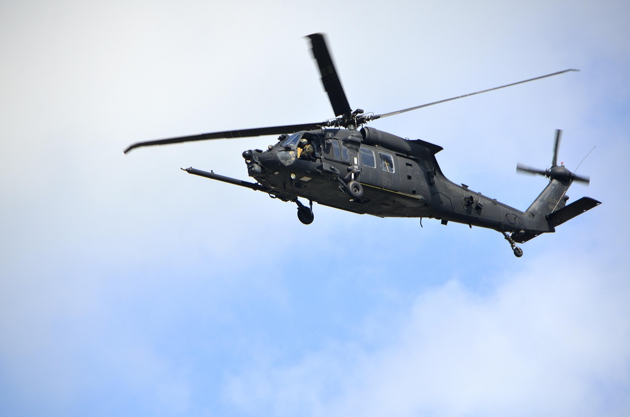 菲军方：坠毁直升机载有5名空军人员!飞机直升机坠毁