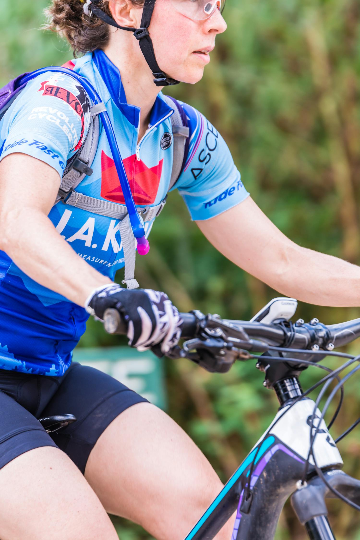 印度一女警怀胎七月参加举重比赛!2010印度女子55公斤 印度一女警怀胎七月参加举重比赛!2010印度女子55公斤