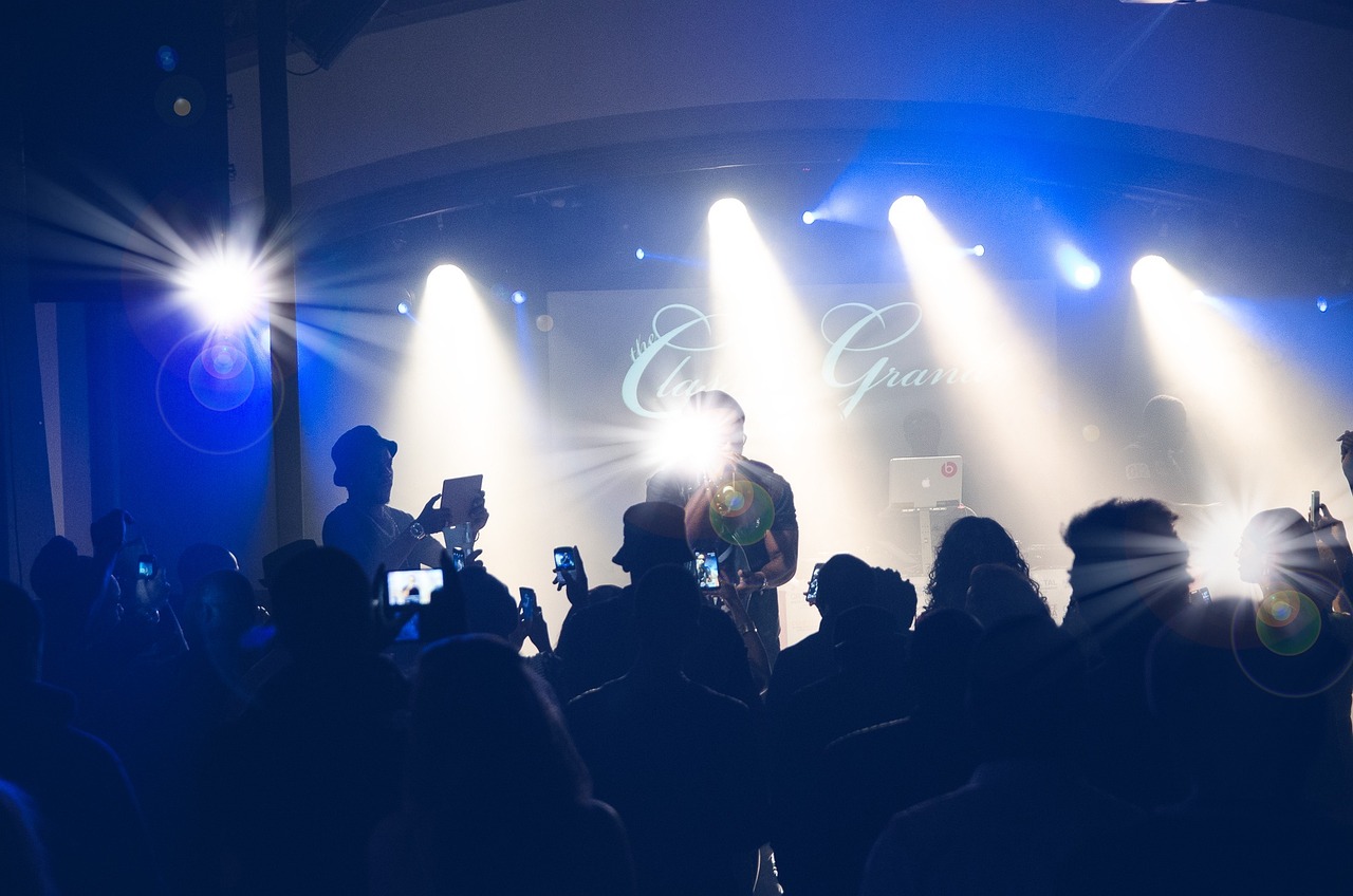 集显能玩房产达人吗？——一场关于硬件与游戏体验的探讨