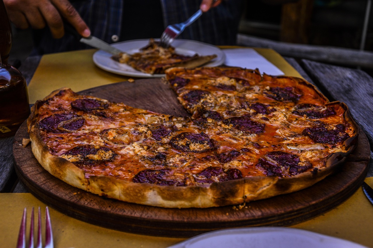 芝士披萨健康吗/吃芝士披萨 芝士披萨健康吗/吃芝士披萨