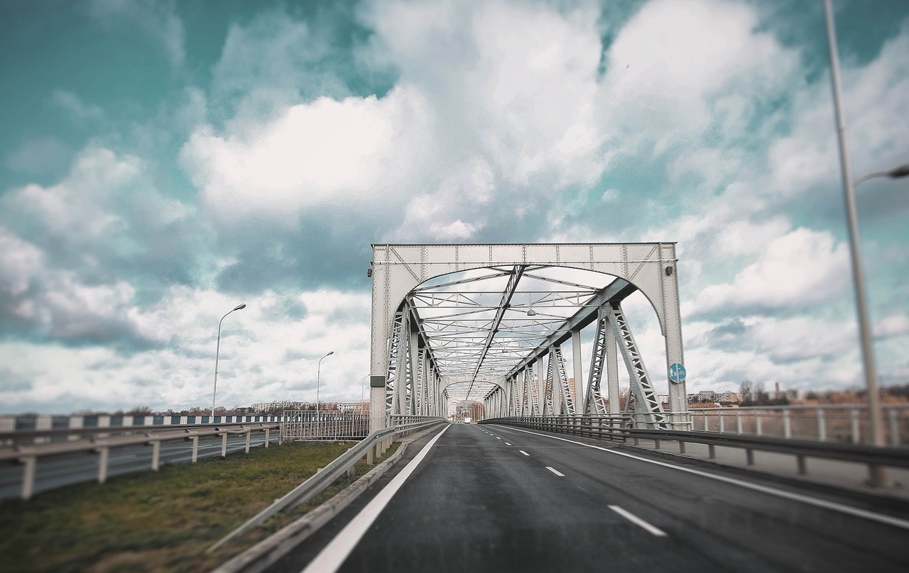 保险职场英语对话，构建专业沟通的桥梁