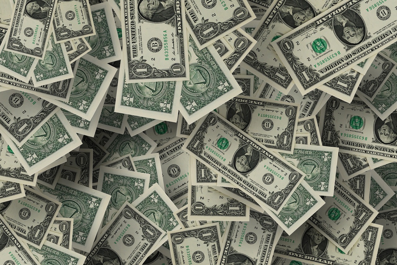 前十个月人民币存款增加23.32万亿元 [人民币存款增长创新高]