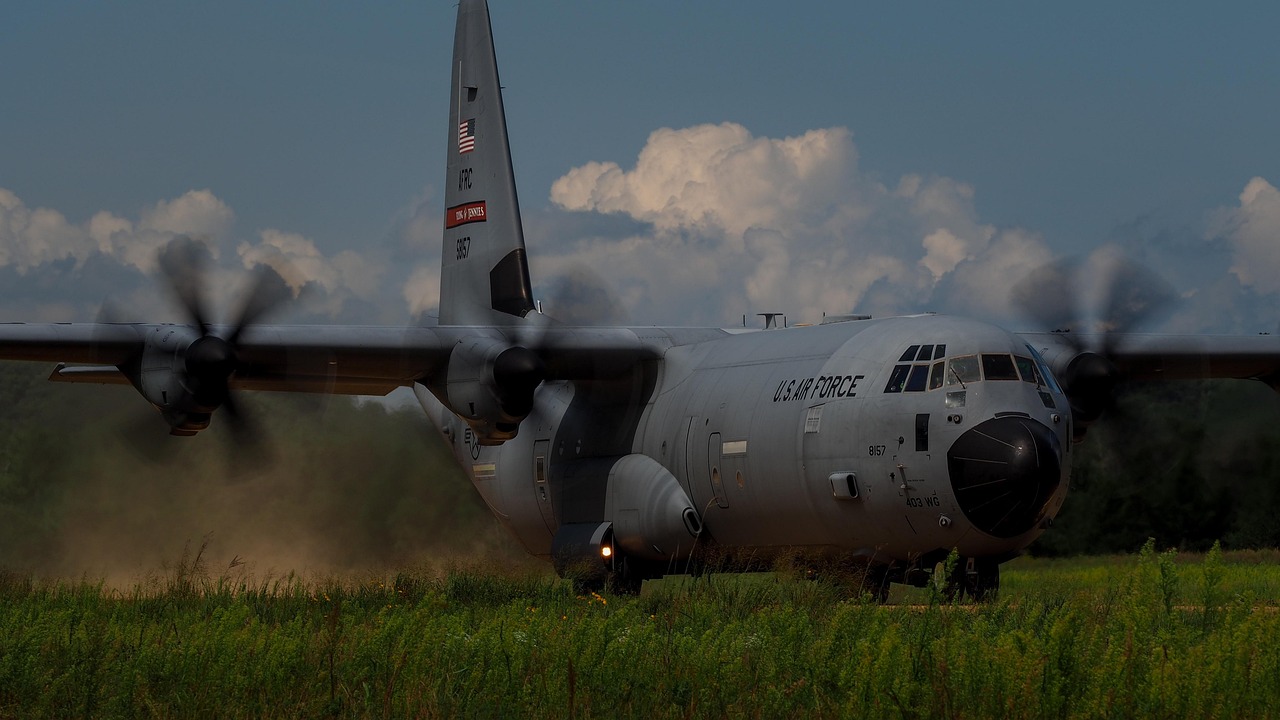 返回舱成功着陆 神二十乘组状态良好!返回舱着陆姿态